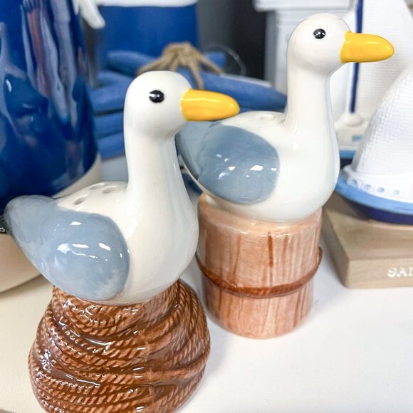 Perching Seagulls Salt & Pepper Shakers - Picture 2 of 5